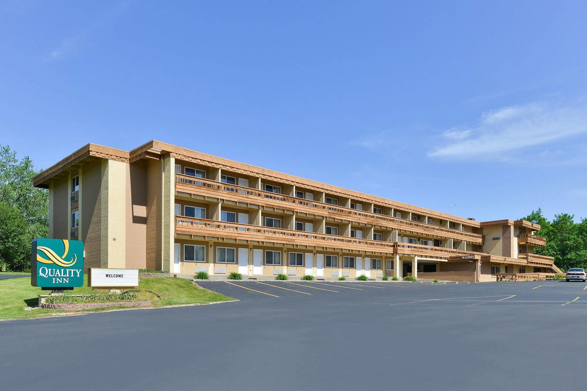 Quality Inn East Dubuque Eksteriør bilde